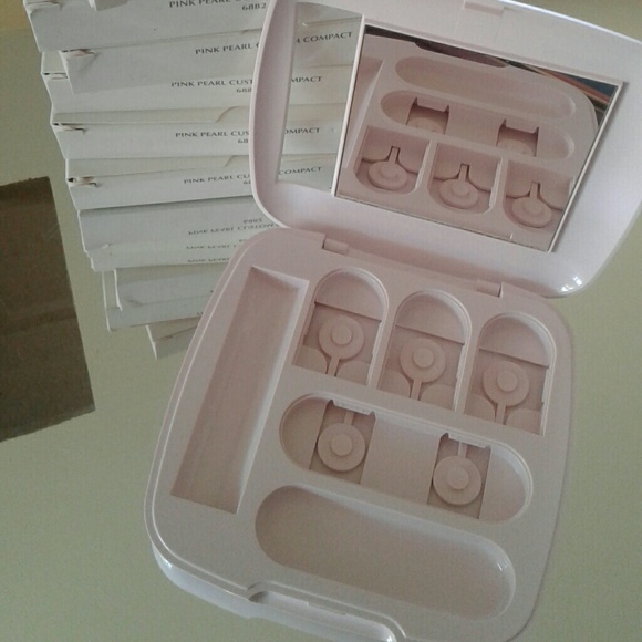 Mary Kay Pink Pearl Custom Compact - Picture 2 of 4